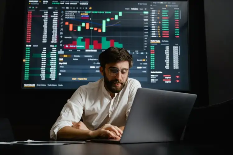 Analyzing Trends: How to Adapt Your Marketing Strategies to Attract More Followers